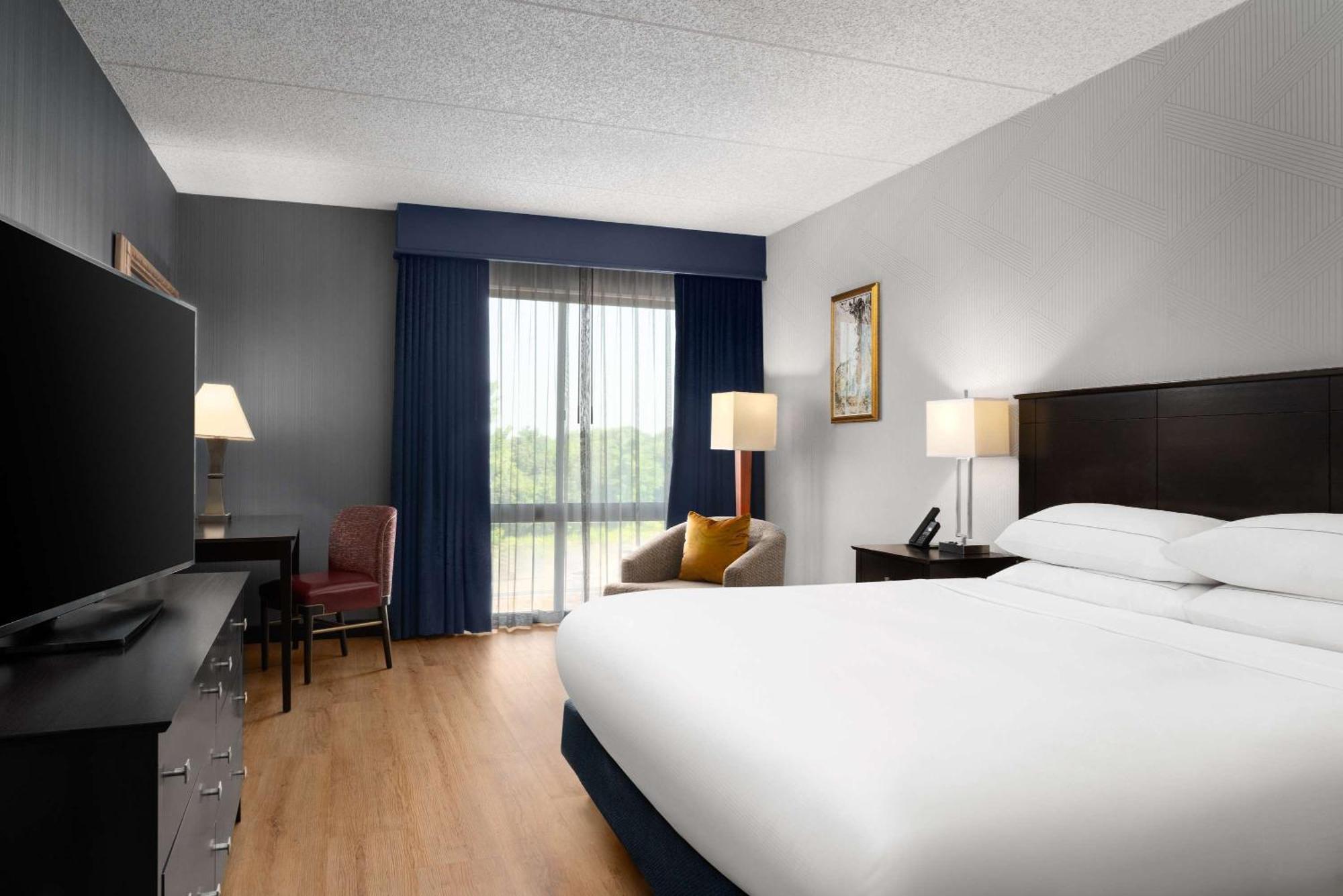 Doubletree By Hilton Bradley International Airport Hotel Windsor Locks Exterior photo