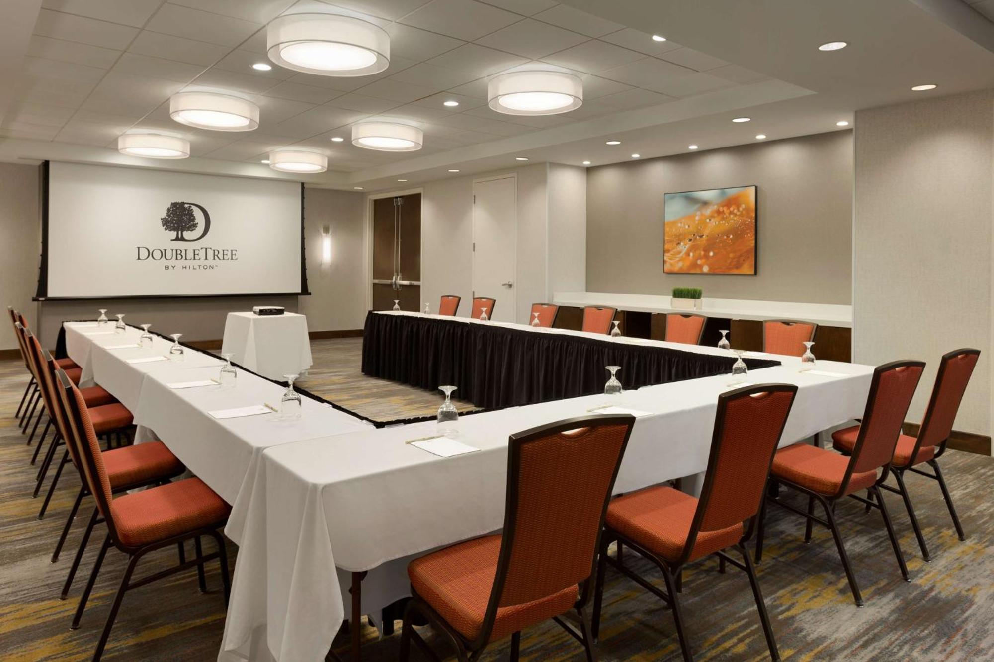 Doubletree By Hilton Bradley International Airport Hotel Windsor Locks Exterior photo