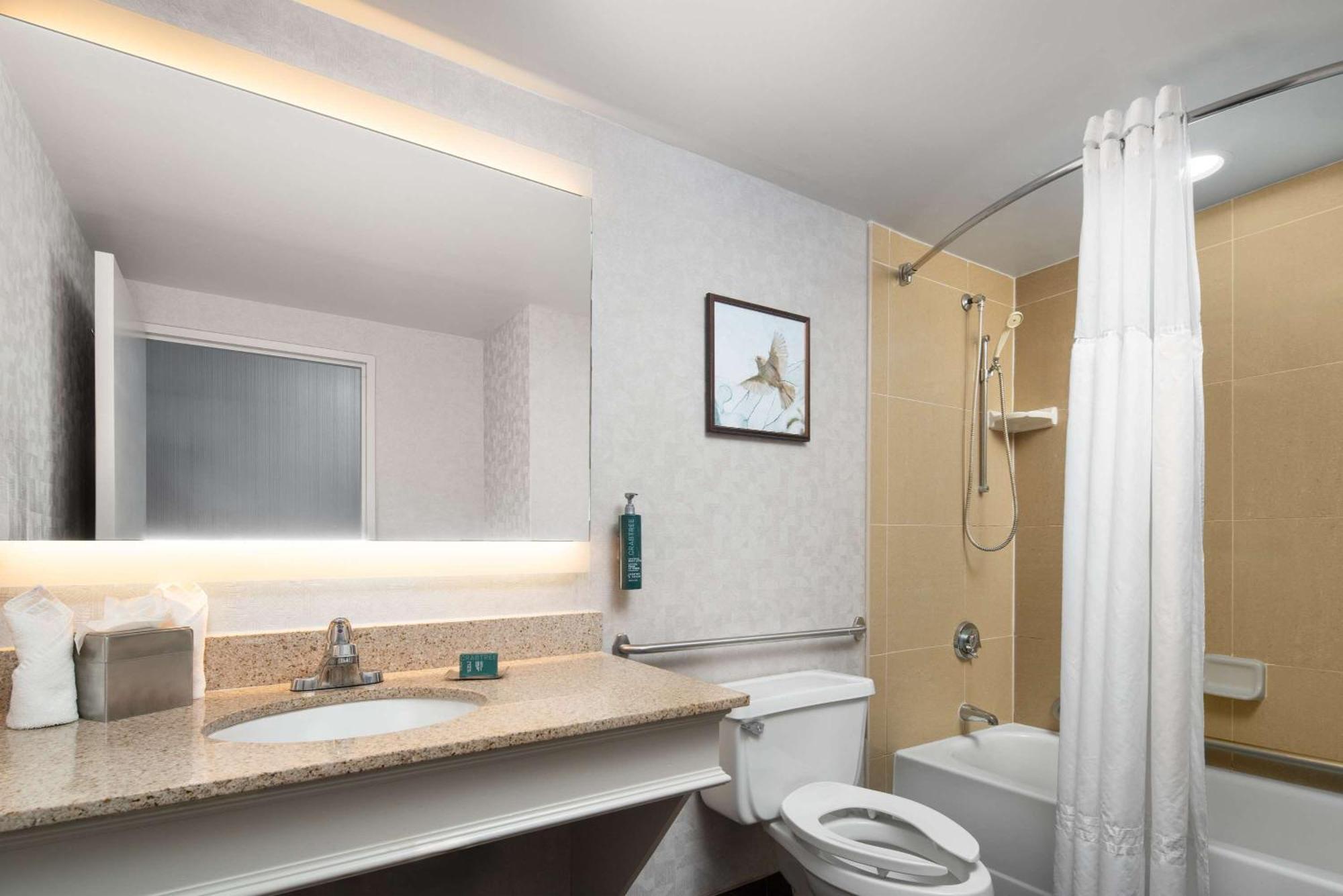 Doubletree By Hilton Bradley International Airport Hotel Windsor Locks Exterior photo