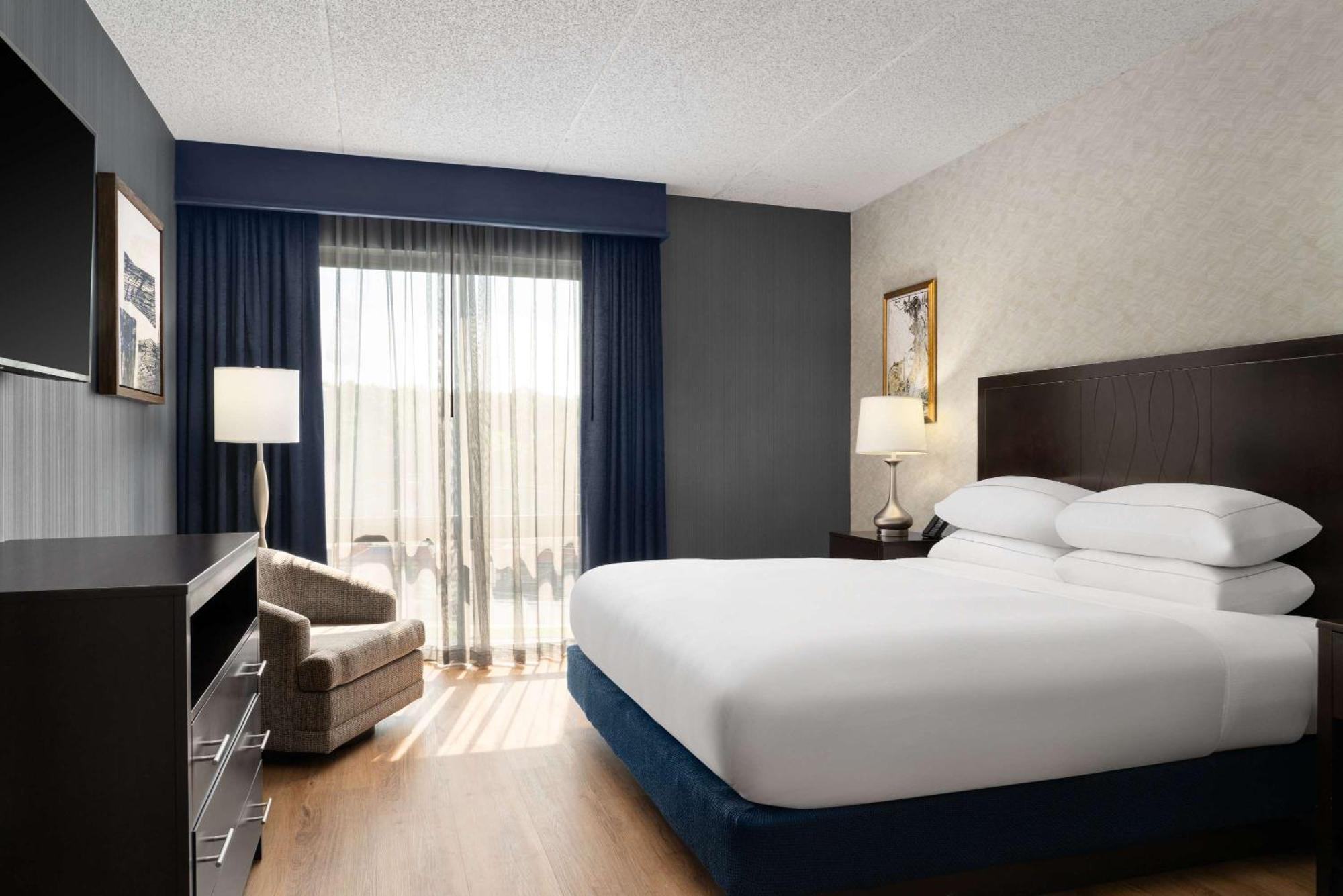 Doubletree By Hilton Bradley International Airport Hotel Windsor Locks Exterior photo