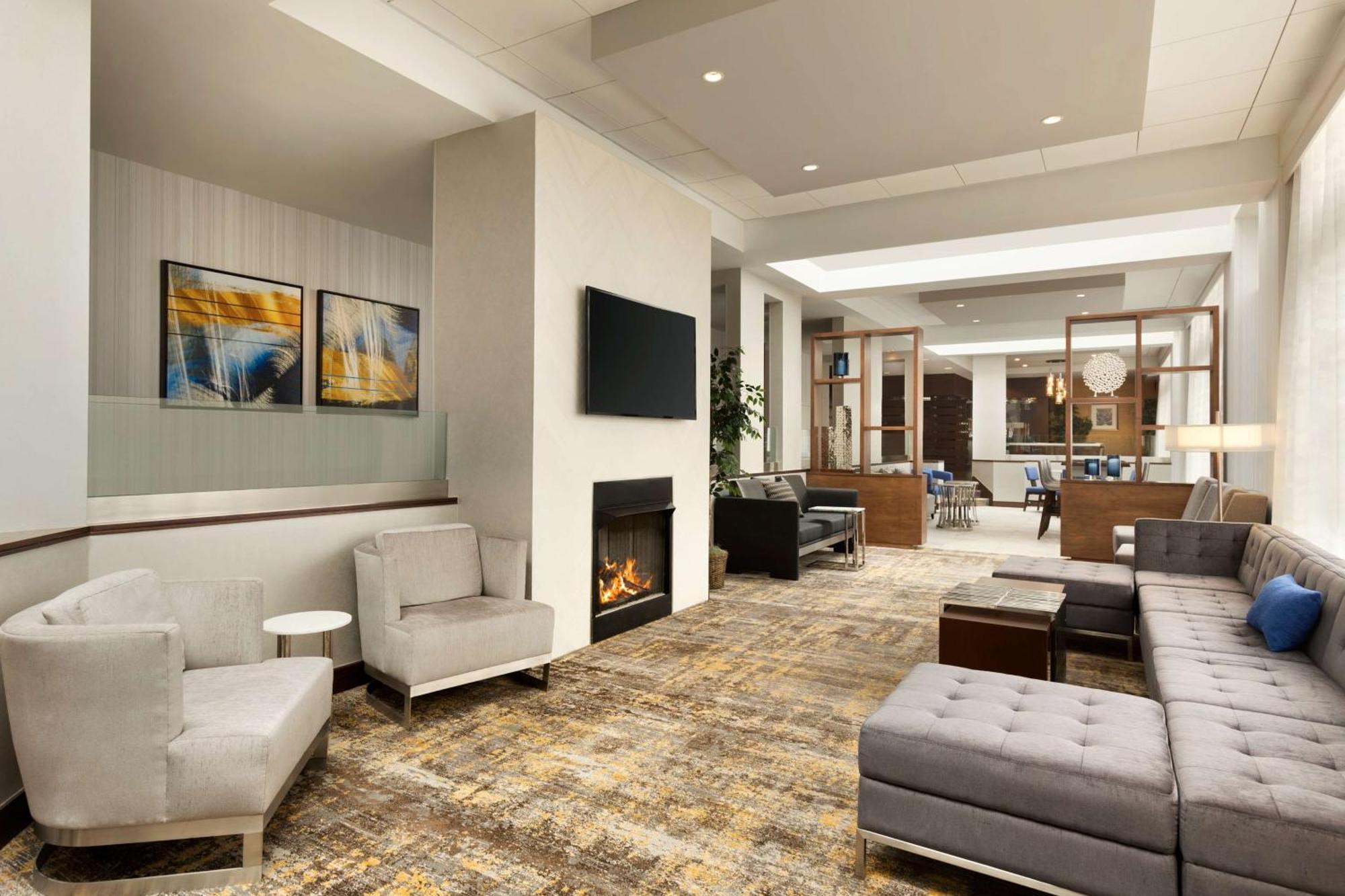 Doubletree By Hilton Bradley International Airport Hotel Windsor Locks Exterior photo