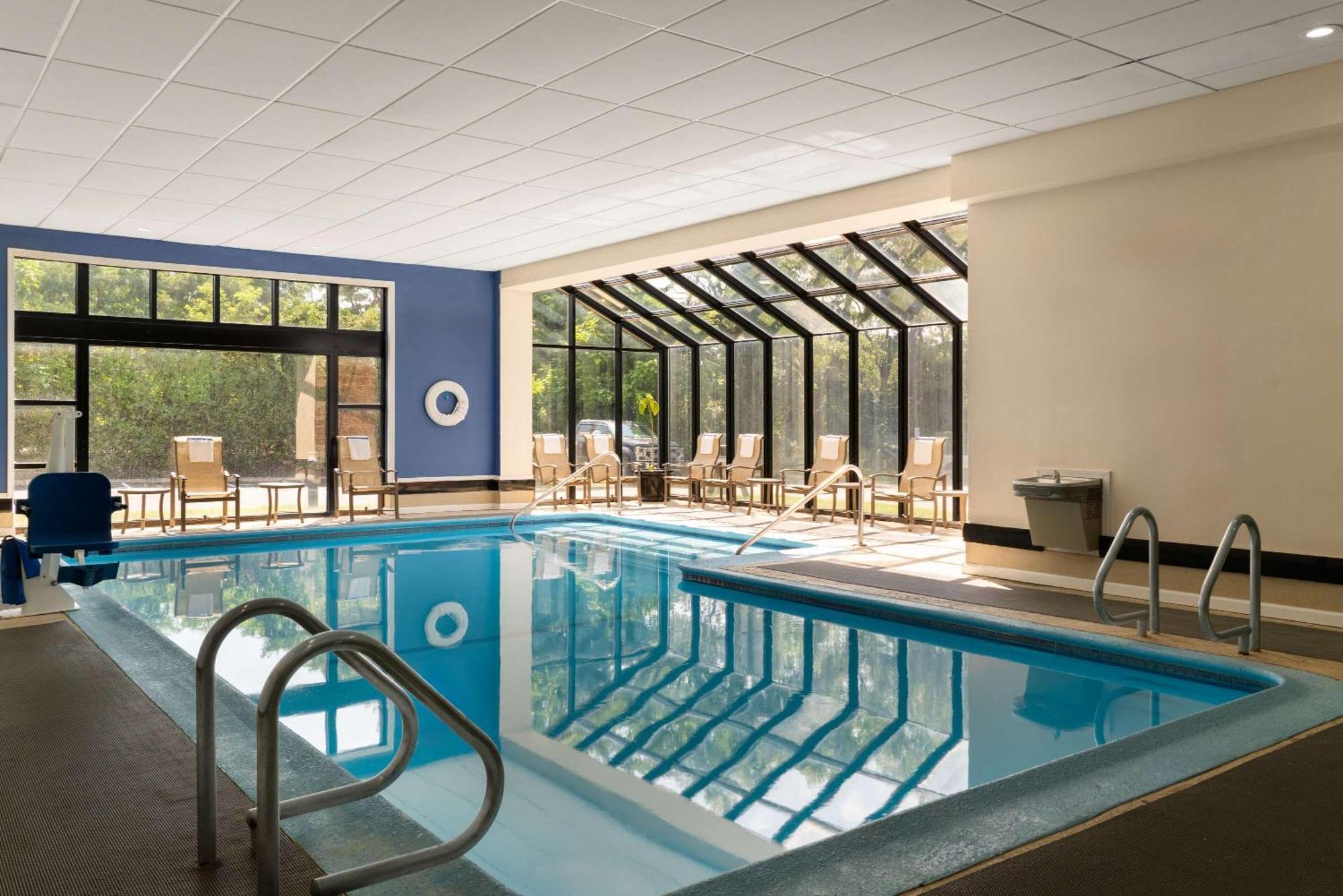 Doubletree By Hilton Bradley International Airport Hotel Windsor Locks Exterior photo