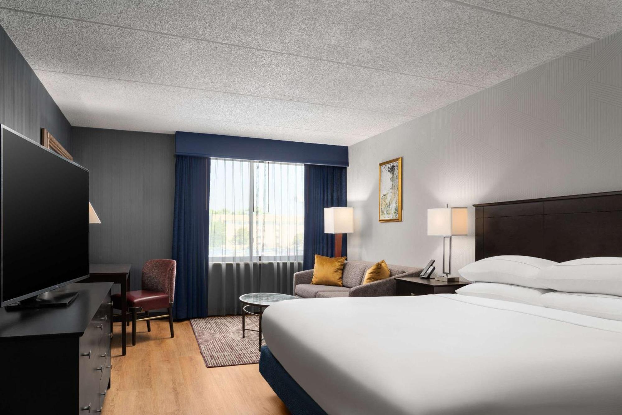 Doubletree By Hilton Bradley International Airport Hotel Windsor Locks Exterior photo