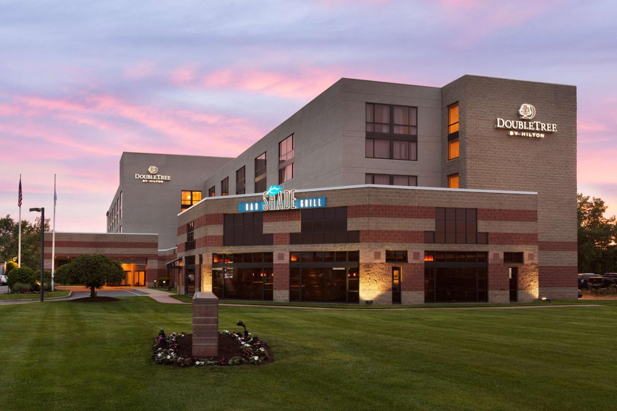 Doubletree By Hilton Bradley International Airport Hotel Windsor Locks Exterior photo