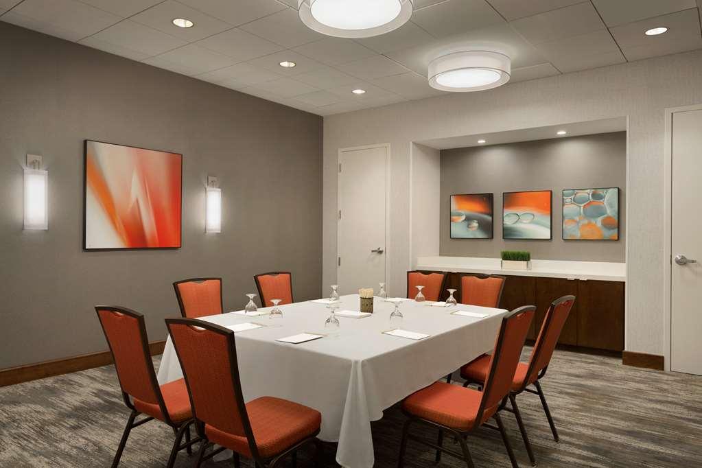 Doubletree By Hilton Bradley International Airport Hotel Windsor Locks Facilities photo